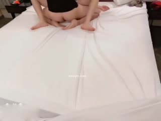 少妇边打电话边呻吟在线91-发现女儿房间里全是粘稠的纸-成人AV