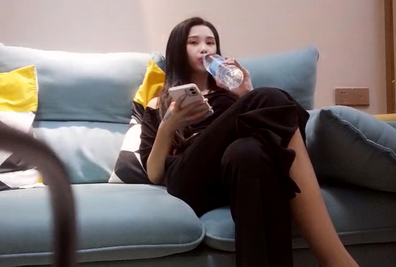 【国产精品《勾子伦》-捡到校霸的遥控器电子版-成人AV