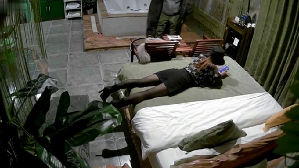 《甜性涩爱》免费观看-乖让我尿在里面-成人AV