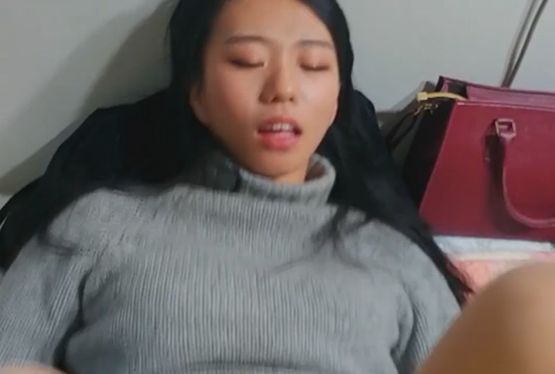 被强硬侵犯人妻HD中文-美女扒开腿㊙️让人桶爽-成人AV