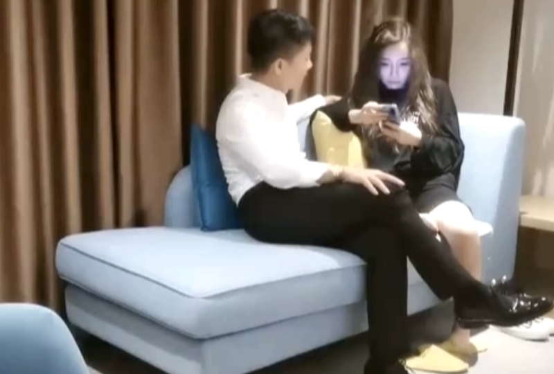 小P孩与大人A片,-《曼娜艳荡性史》在线看-成人AV